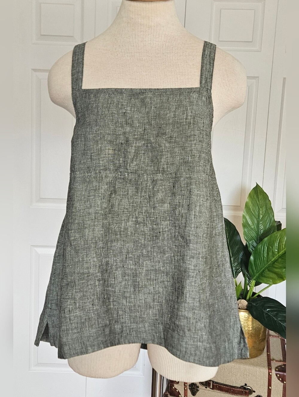 ATHLETA Voyager 100% breathable, lightweight linen Tank in Aspen Olive Size L